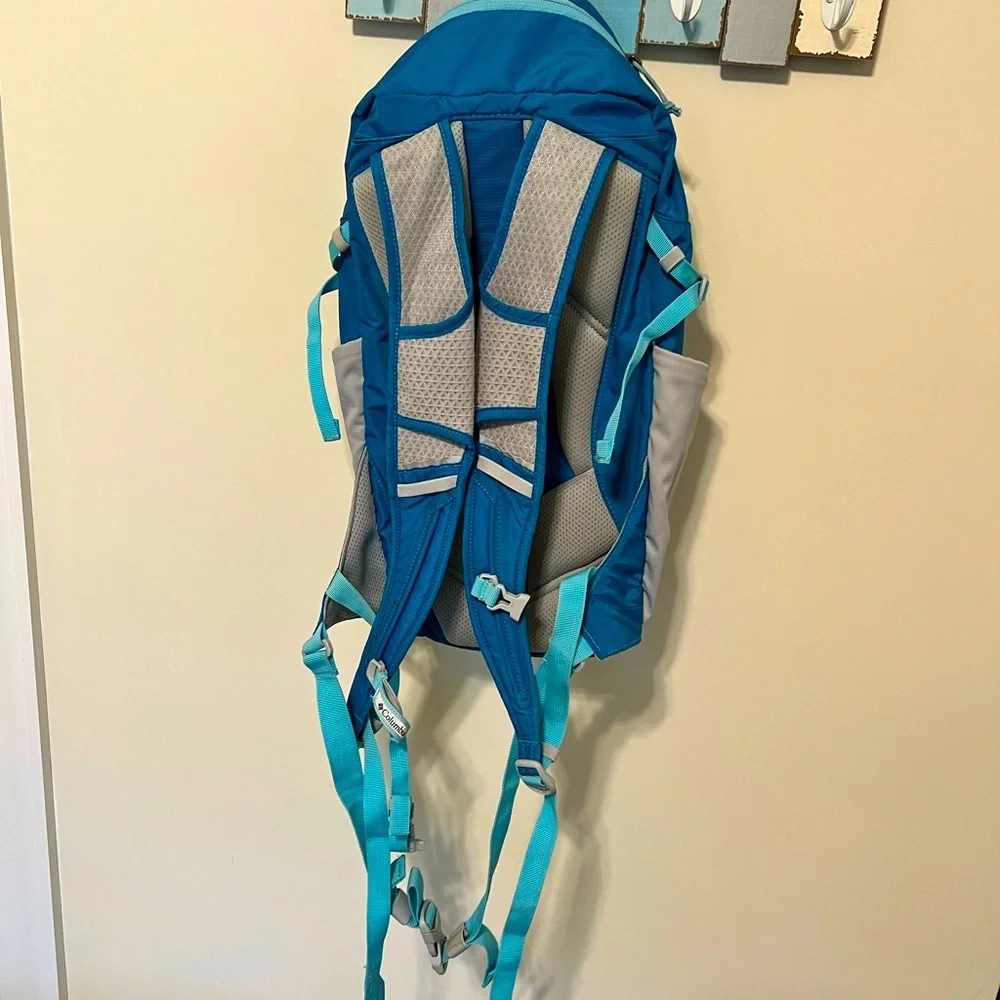 Columbia Unisex Silver Falls 15L Hydration Backpack / Blue / Excellent Condition